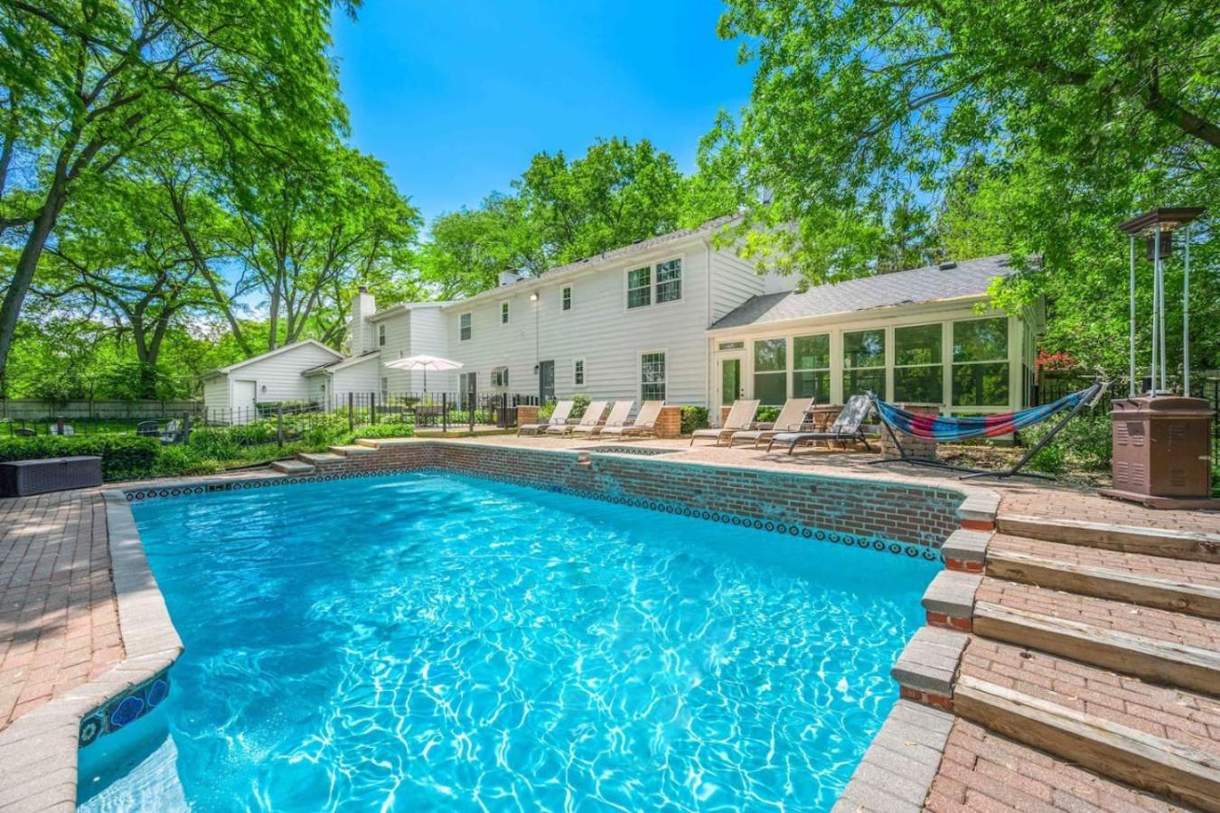 Spacious, Luxury Renovated Home With 4 Kings, Firepit Glen Ellyn Kültér fotó